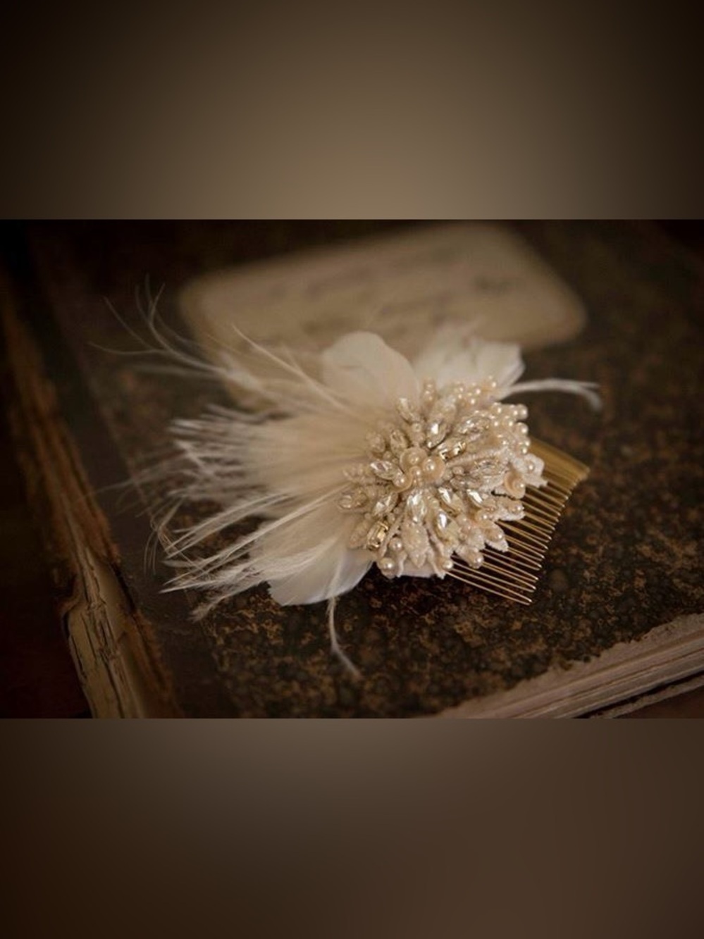 CUSTOM ORDER FOR MEG.W: OPTION 1
Goose feather and Crystal brooch comb BY KMB
